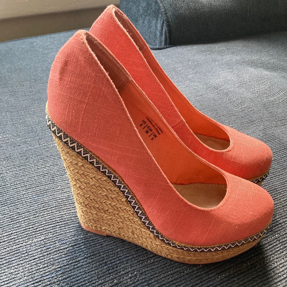 Spring wedges size 6